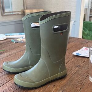 Kids size 6 BOGS boots